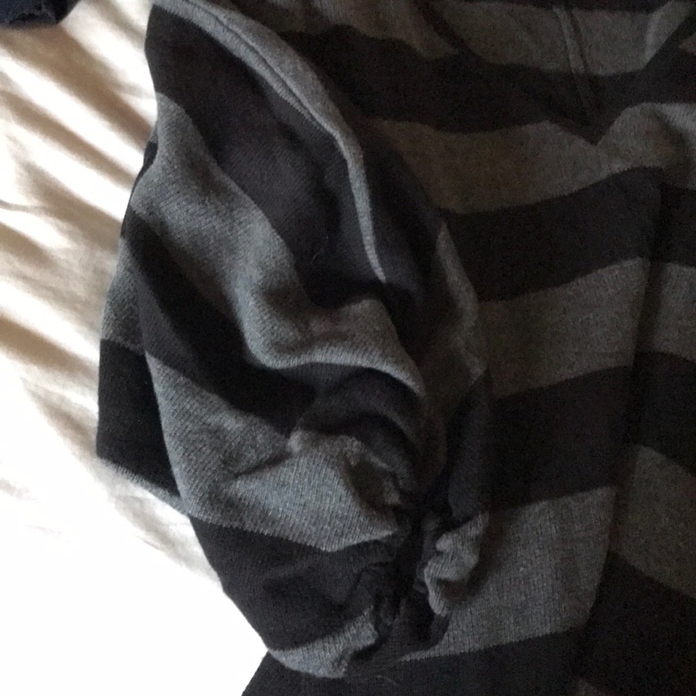 Calvin Klein Sweater - Picture 3 of 3